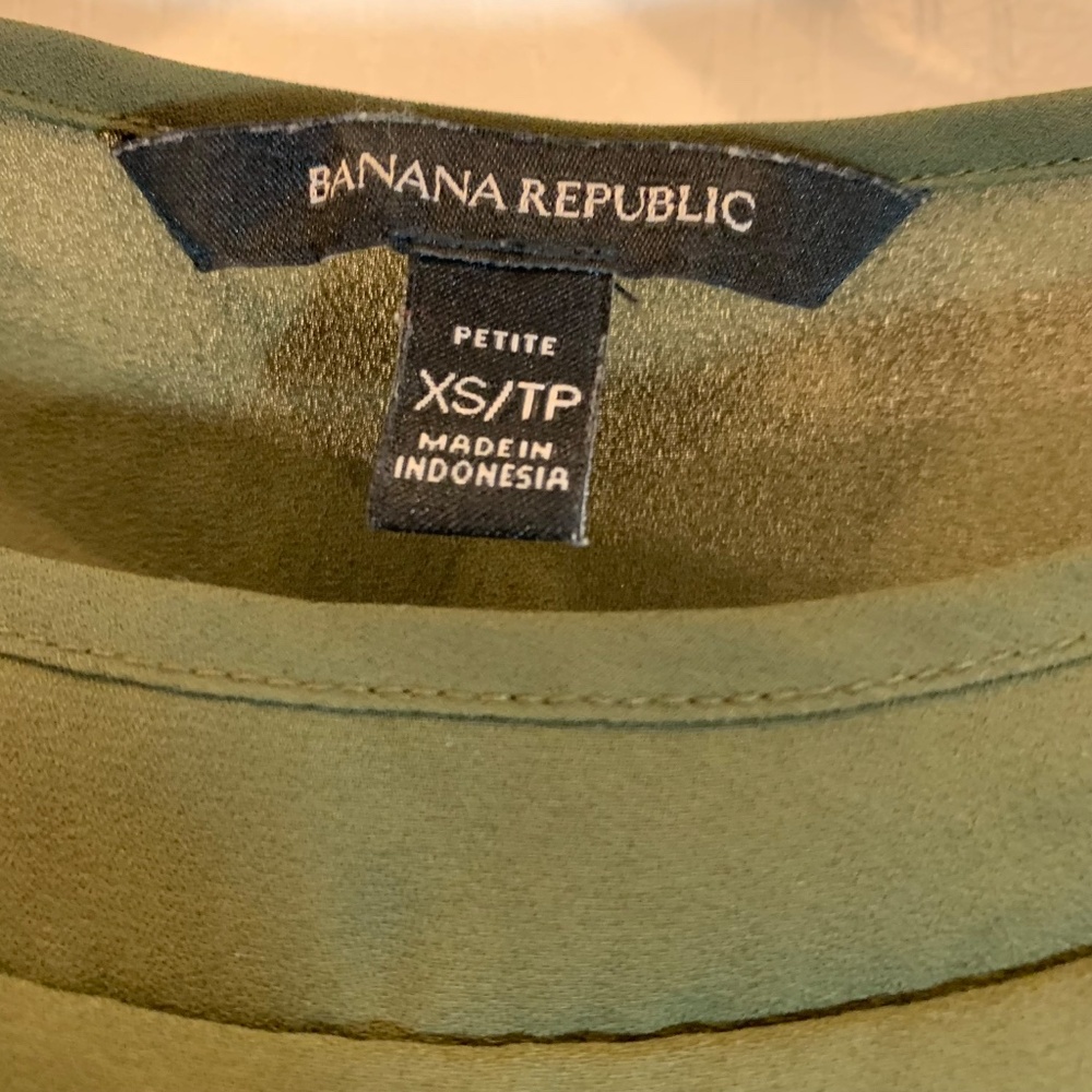 Banana Republic – Short Sleeve Blouse (Petite) - short-sleeve‎ - Picture 3 of 4